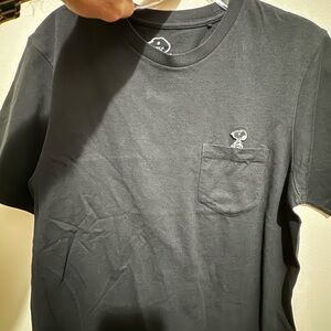 Snoopy Uniqlo pocket  black T shirt